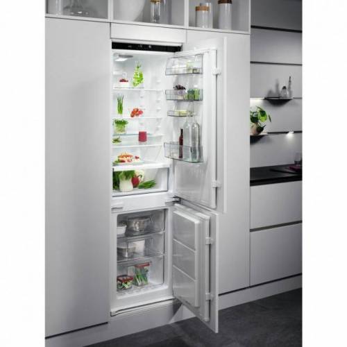 AEG Įmontuojamas šaldytuvas AEG su šaldikliu TwinTech® No Frost SCE818E8TS 859,00 EUR