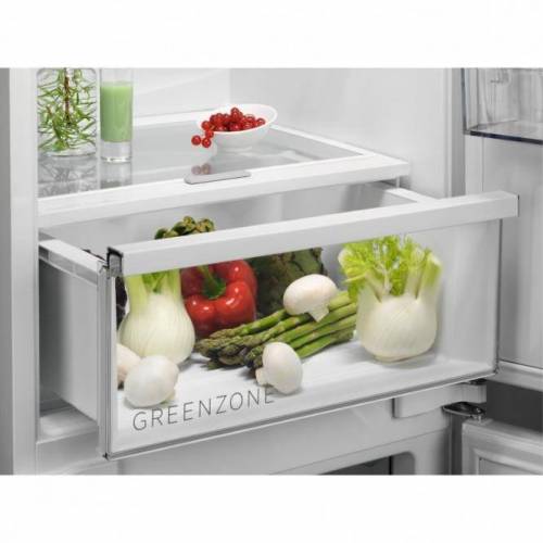 AEG Įmontuojamas šaldytuvas AEG su šaldikliu TwinTech® No Frost SCE818E8TS 859,00 EUR