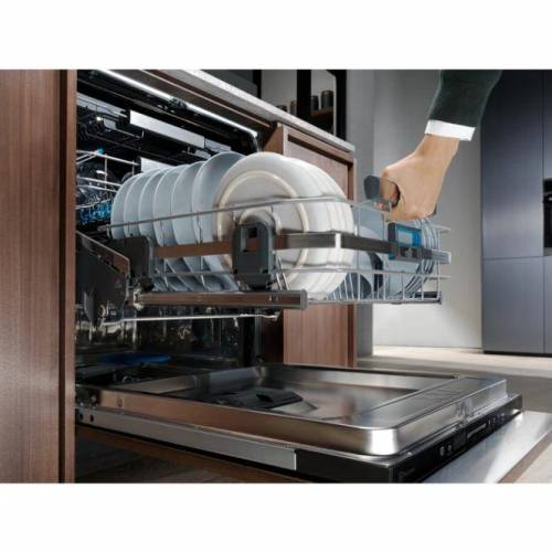 ELECTROLUX 60 cm. pločio įmontuojama indaplovė su\\"ComfortLift\\" Electrolux EEC87400W 1,049.00