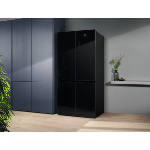 Side-by- side tipo No Frost šaldytuvas Electrolux ELT9VE52M0 juodo stiklo durimis 1,649.00