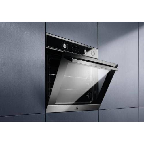 ELECTROLUX Multifunkcinė su garų programa orkaitė Electrolux EOC6P77WX 689,00 EUR