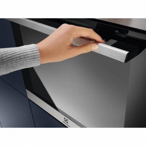 ELECTROLUX Ner.plieno spalvos orkaitė Electrolux EOF3F00X 325,00 EUR