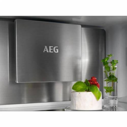 AEG 177 cm įmontuojamas šaldytuvas su šaldikliu AEG TSC8M183DC 989,00 EUR