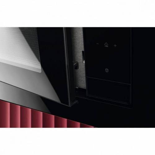 AEG Juodos spalvos 38cm aukščio įmontuojama mikrobangų krosnelė AEG OS5GM251EB 399,00 EUR
