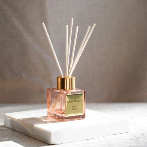 CAPE ISLAND CAPE ISLAND namų kvapas su lazdelėmis WILD COAST 50ml 23,00 EUR CAPE ISLAND CAPE ISLAND namų kvapas su lazdelėmis WILD COAST 50ml 23,00 EUR