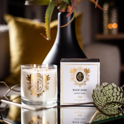 CAPE ISLAND CAPE ISLAND aromatinė žvakė BLACK GOLD 500g 59,00 EUR CAPE ISLAND CAPE ISLAND aromatinė žvakė BLACK GOLD 500g 59,00 EUR