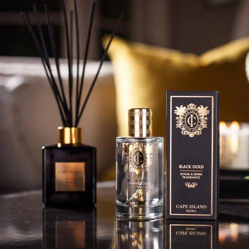 CAPE ISLAND CAPE ISLAND purškiamas namų kvapas BLACK GOLD 100ml 33,00 EUR CAPE ISLAND CAPE ISLAND purškiamas namų kvapas BLACK GOLD 100ml 33,00 EUR