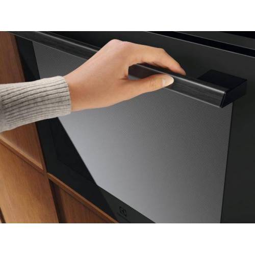 ELECTROLUX Juodos matinės spalvos orkaitė su pirolize Electrolux EOE9P3ST 969,00 €