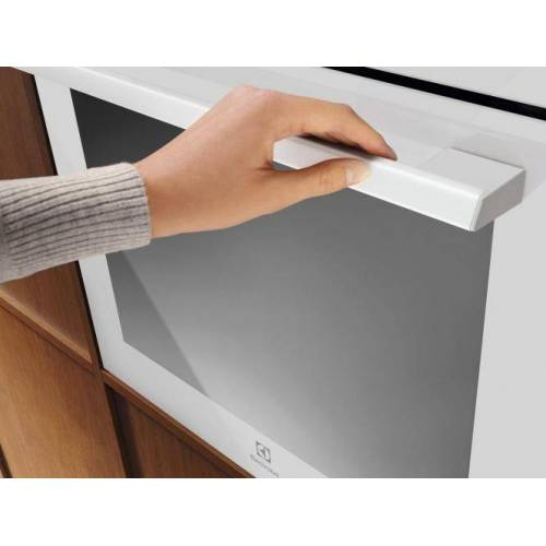 ELECTROLUX Įm. baltos spalvos daugiafunkcinė orkaitė su maisto termometru Electrolux LOE8H39V 549,00 €