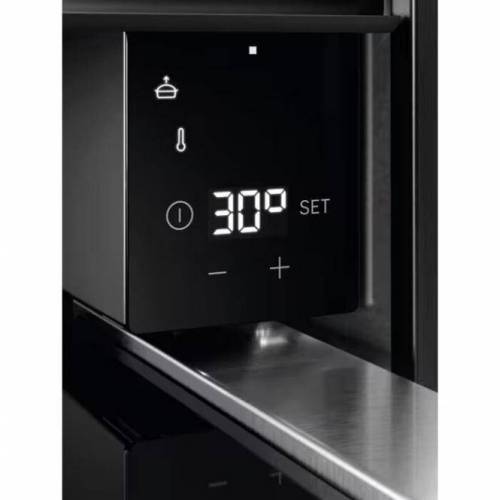 AEG Įmontuojamas 14 cm aukščio juodos matinės spalvos indų pašildymo stalčius AEG NKD914T 625,00 €