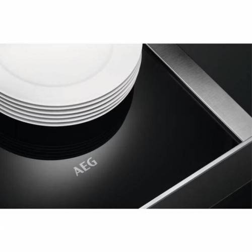 AEG Įmontuojamas 14 cm aukščio juodos spalvos indų pašildymo stalčius AEG NKD914B 625,00 €