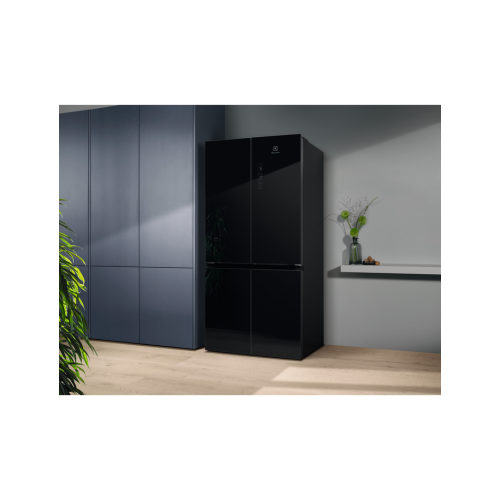 ELECTROLUX Side-by- side tipo No Frost šaldytuvas Electrolux EAT6ME53K0 juodas 699,00 €
