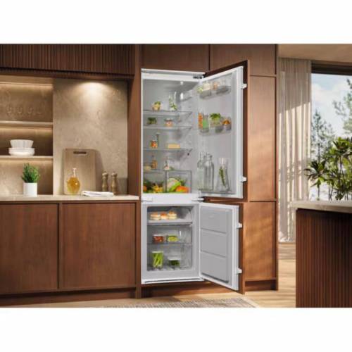 ELECTROLUX 178 cm. įmontuojamas šaldytuvas su šaldikliu Electrolux LNA7NE18S 589,00 €