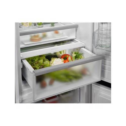 ELECTROLUX 178 cm. įmontuojamas šaldytuvas su šaldikliu Electrolux ENG8MD18S 785,00 €