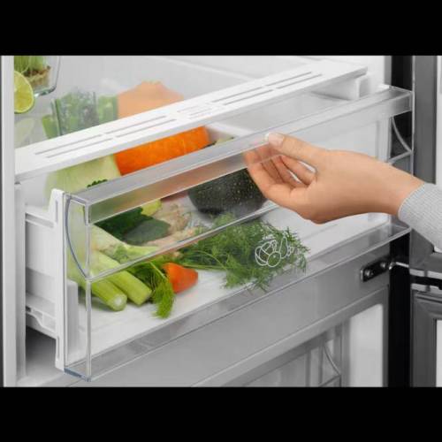 ELECTROLUX 186 cm aukščio baltos spalvos No Frost šaldytuvas su šaldikliu Electrolux LNT5ME32W1 570,00 €