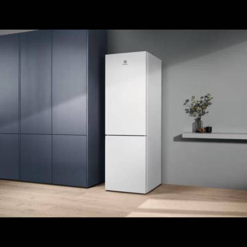 ELECTROLUX 186 cm aukščio baltos spalvos No Frost šaldytuvas su šaldikliu Electrolux LNT5ME32W1 570,00 €