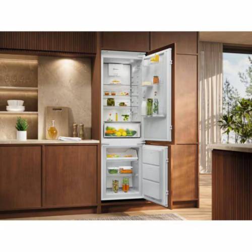 ELECTROLUX 178 cm. įmontuojamas šaldytuvas su šaldikliu Electrolux ENA7CE18S3 595,00 €