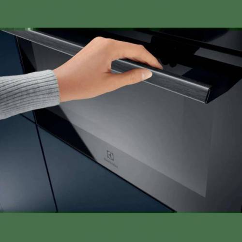 ELECTROLUX Juodos matinės spalvos kompaktinė orkaitė su mikrobangų funkcija Electrolux EVL7E06GE 715,00 €