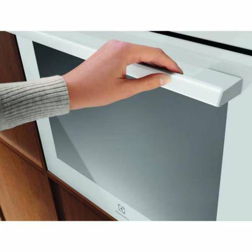 ELECTROLUX Baltos spalvos elektrinė orkaitė su garų programa Electrolux COP7S37V 560,00 €