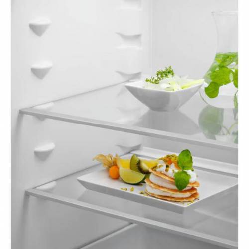 ELECTROLUX 190 cm aukščio ,70 cm pločio įmontuojamas šaldytuvas Electrolux E7TNAE75S 875,00 €