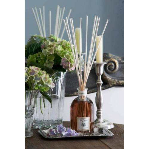 Dr. Vranjes Firenze Namų kvapas 500 ml Melograno su lazdelėmis iš Dr. Vranjes Firenze kolekcijos 89,00 EUR Dr. Vranjes Firenze Namų kvapas 500 ml Melograno su lazdelėmis iš Dr. Vranjes Firenze kolekcijos 89,00 EUR